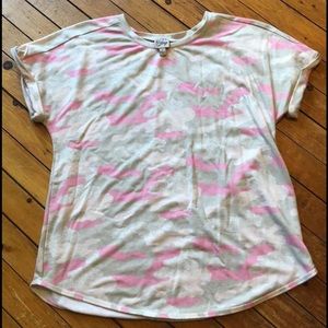 Como Vintage pink camo T-shirt. Size L